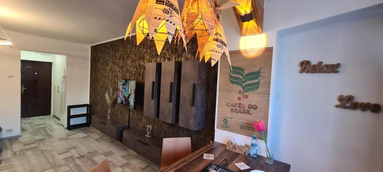 Tiki'S Bar Studio Boekarest Buitenkant foto