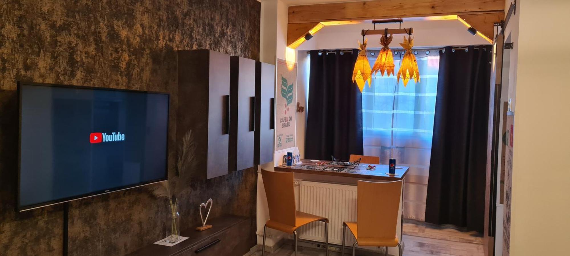 Tiki'S Bar Studio Boekarest Buitenkant foto